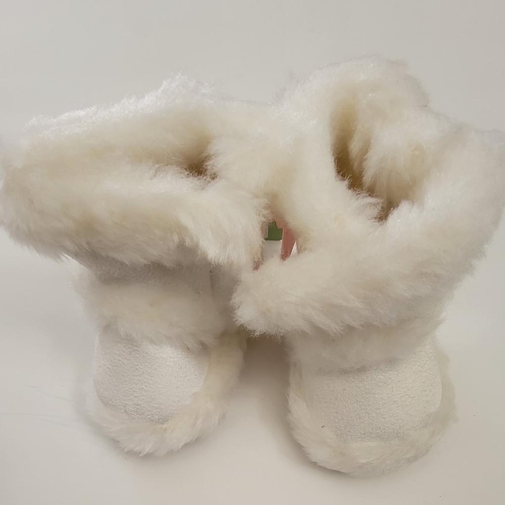 Carters Newborn Booties - Picture 2 of 4